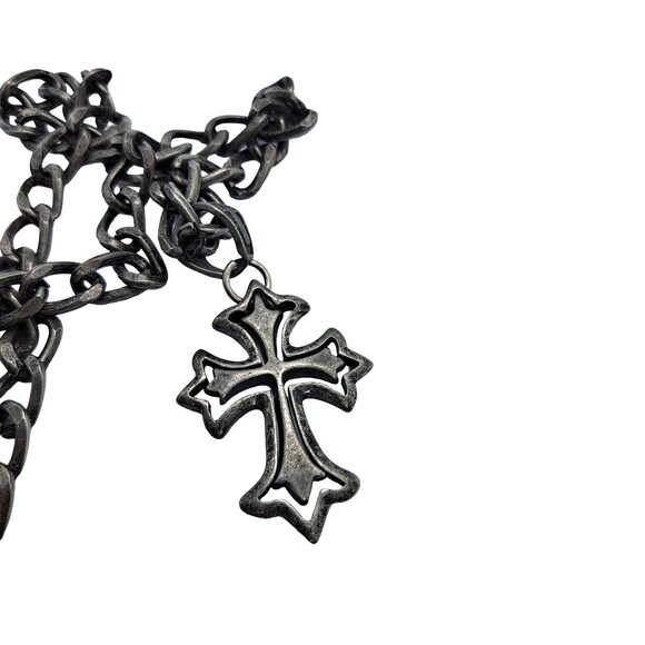 Rustic cross necklace in pewter and weathered metal chain - Picture 2 of 4